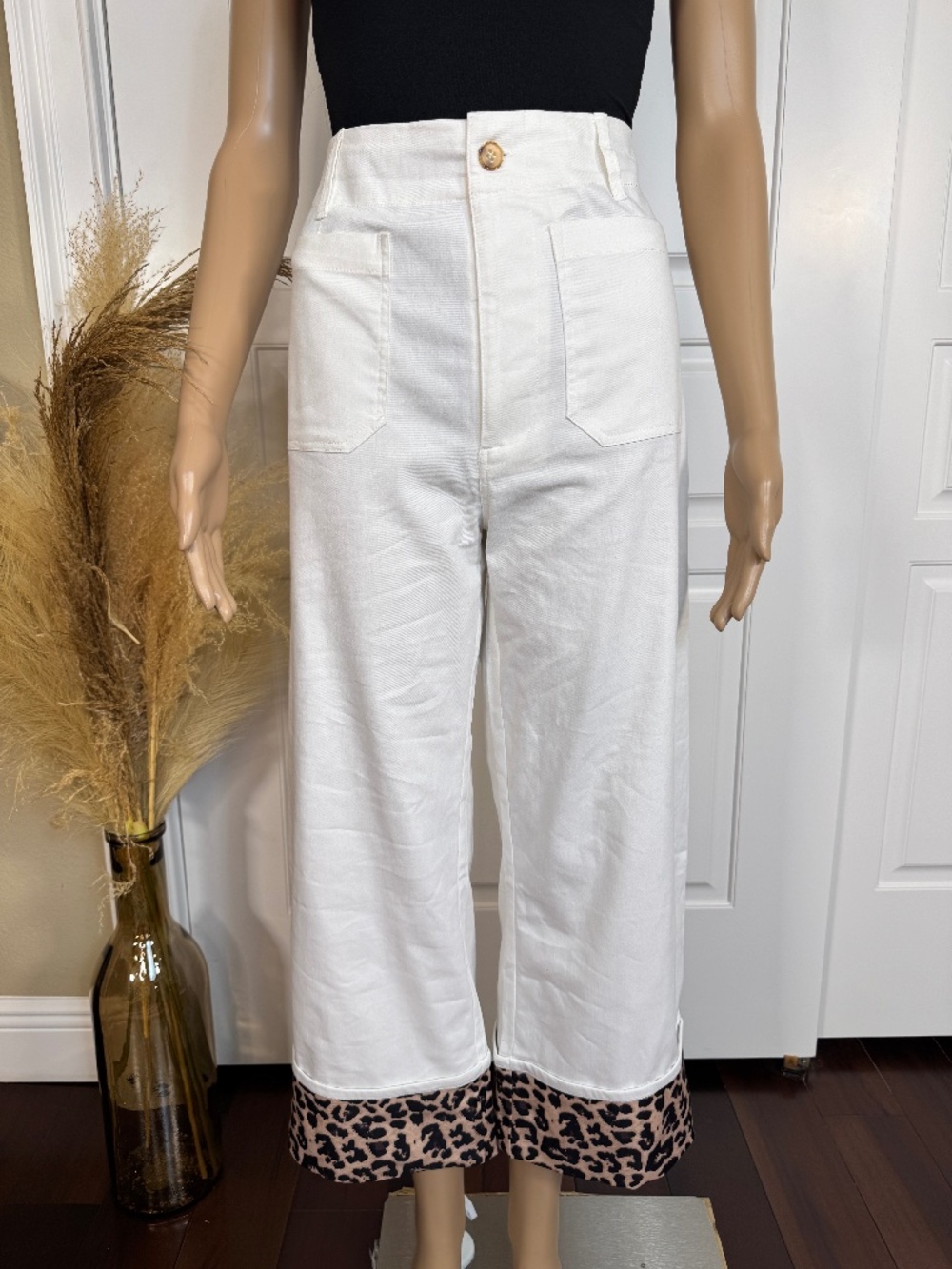 OFF WHITE CROPPED DENIM LIKE PANT WITH LEOPARD PRINT CUFFS SIZE LARGE - NWT - Picture 6 of 15